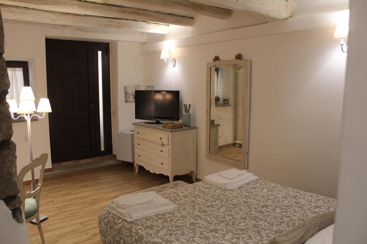 Livia'S Charming Room Trevignano Romano Exterior foto