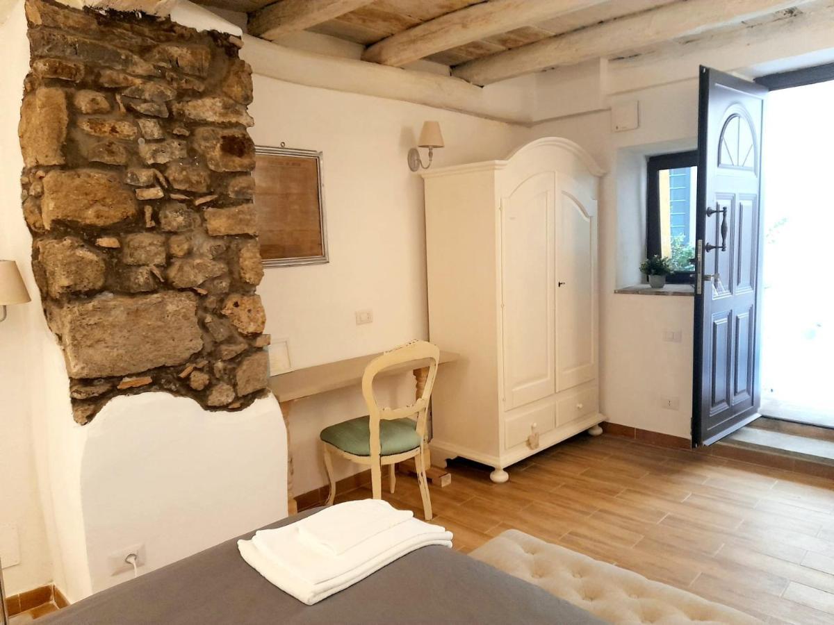 Livia'S Charming Room Trevignano Romano Exterior foto