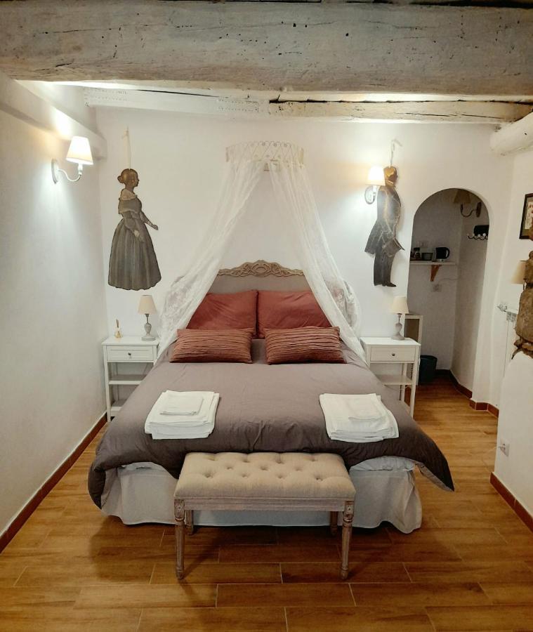 Livia'S Charming Room Trevignano Romano Exterior foto